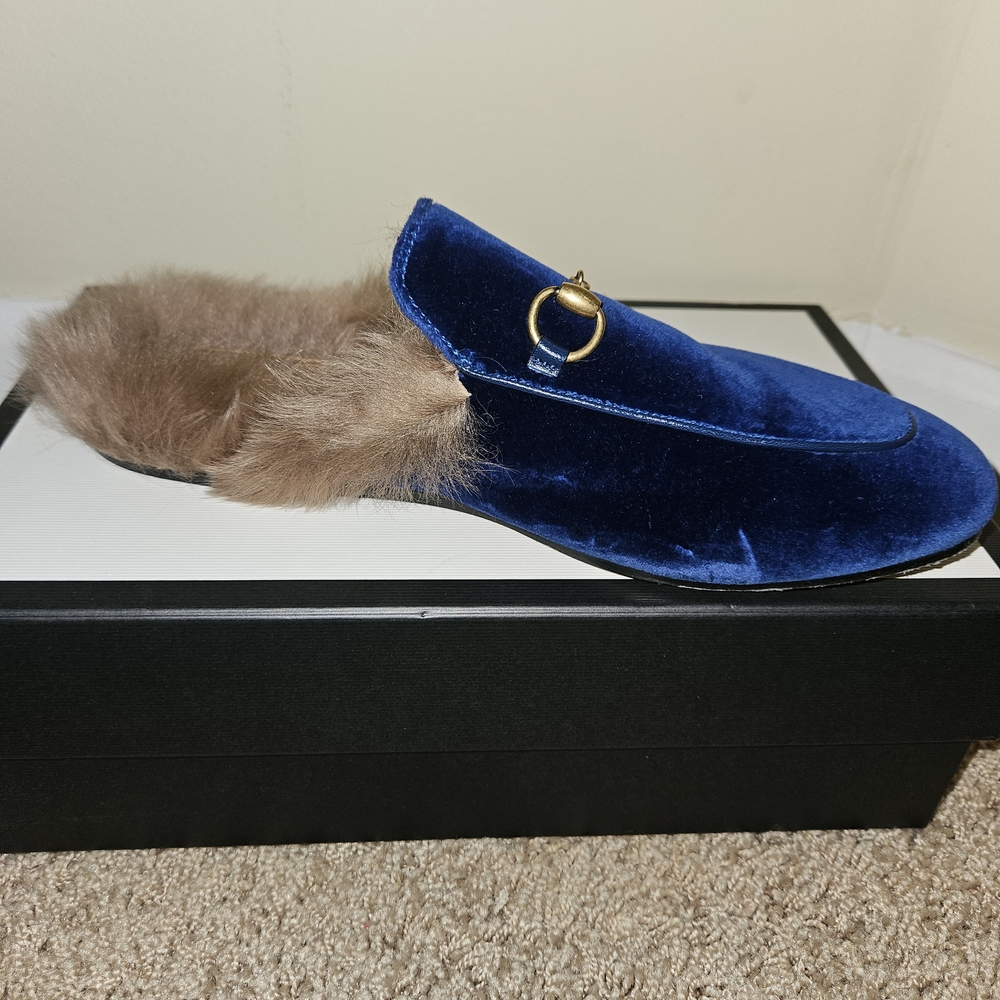 AUTHENTIC Gucci Blue Velvet Mules with Fur Trim - Picture 4 of 5